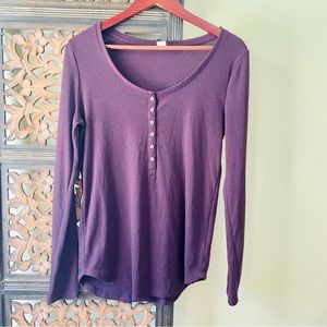 **$8 IN ANY BUNDLE** OLD NAVY Women’s Long Sleeve Henley Rib Knit Plum Size L